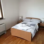 Apartment Karabegovic *